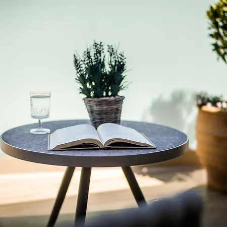 Amelia & Nicholas Stone Apartment