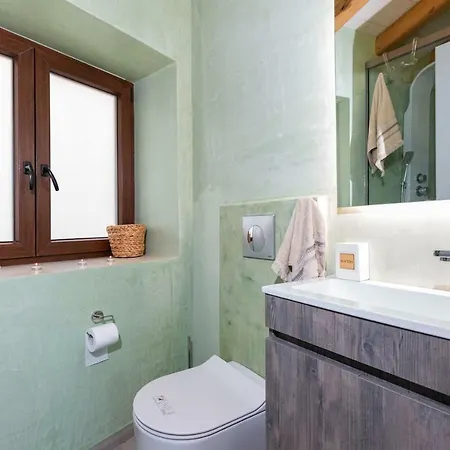 Amelia & Nicholas Stone Apartment Doukádes