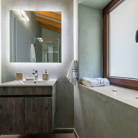 Amelia & Nicholas Stone