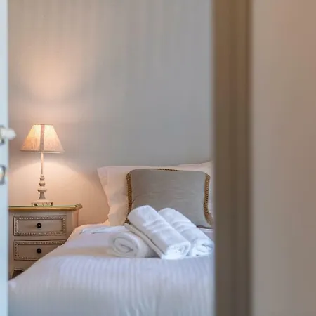 Apartment Amelia & Nicholas Stone Doukádes