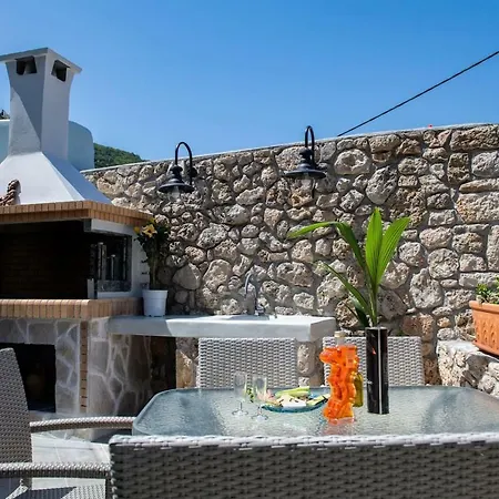 Apartment Amelia & Nicholas Stone *