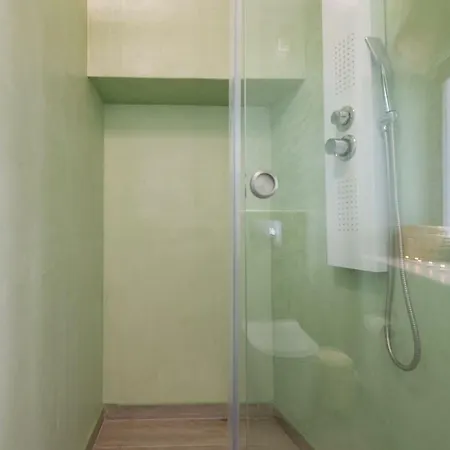 Amelia & Nicholas Stone * Doukádes