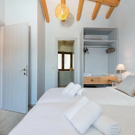 Amelia & Nicholas Stone Apartment *