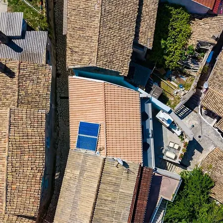 Apartment Amelia & Nicholas Stone