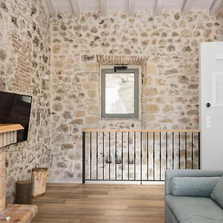 Amelia & Nicholas Stone Doukádes