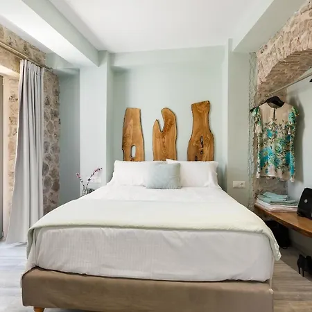 Amelia & Nicholas Stone Doukades