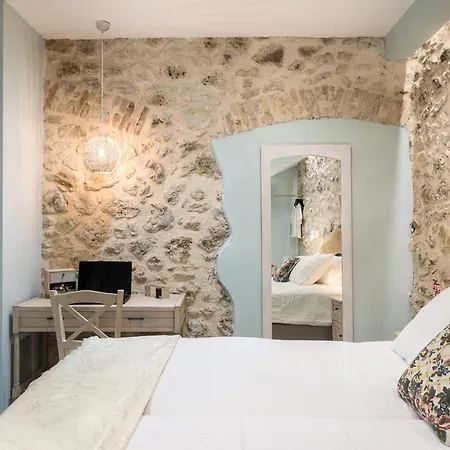 Amelia & Nicholas Stone Daire Doukádes