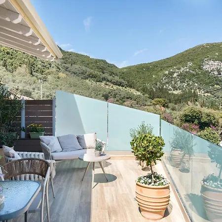 Daire Amelia & Nicholas Stone *