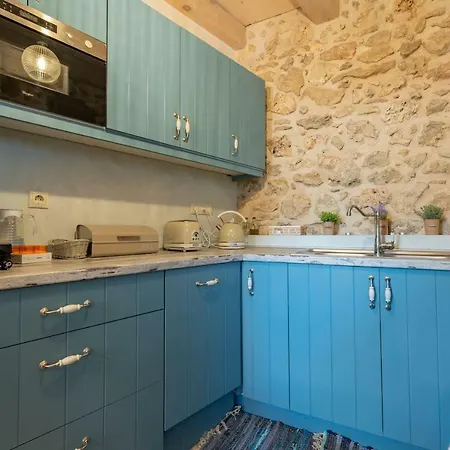 Amelia & Nicholas Stone Doukades