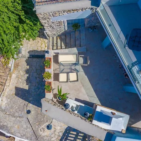 Amelia & Nicholas Stone Daire *