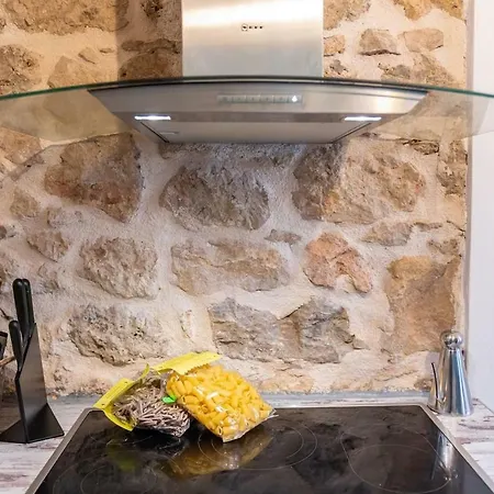 Апартаменты Amelia & Nicholas Stone