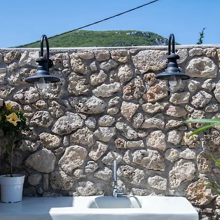 Апартаменты Amelia & Nicholas Stone *