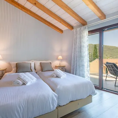 Amelia & Nicholas Stone Doukádes