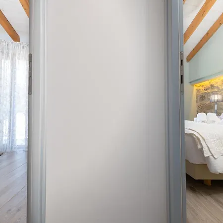 Amelia & Nicholas Stone Daire *