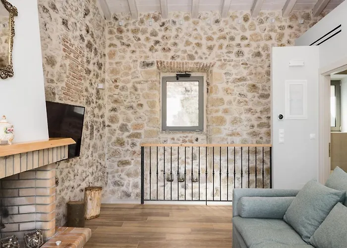 Amelia & Nicholas Stone Doukádes