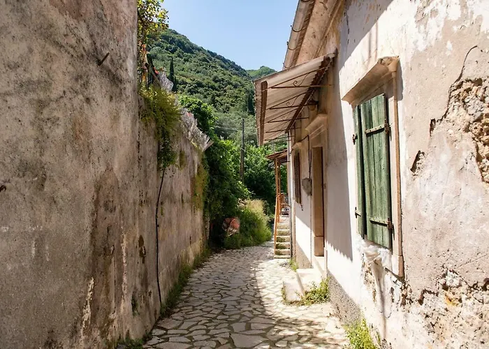 Amelia & Nicholas Stone Doukádes