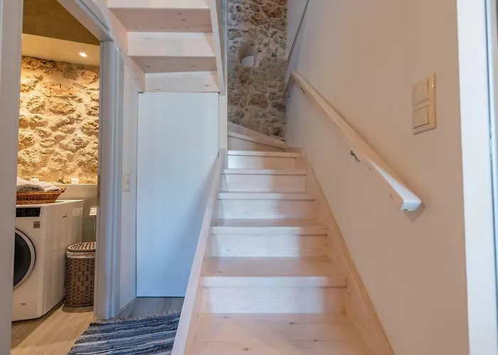 Amelia & Nicholas Stone * Doukádes