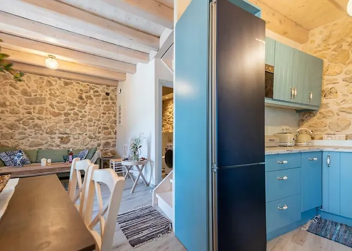 Amelia & Nicholas Stone Doukádes